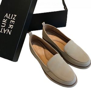NWT NATURALIZER Annie Porcelain Loafers